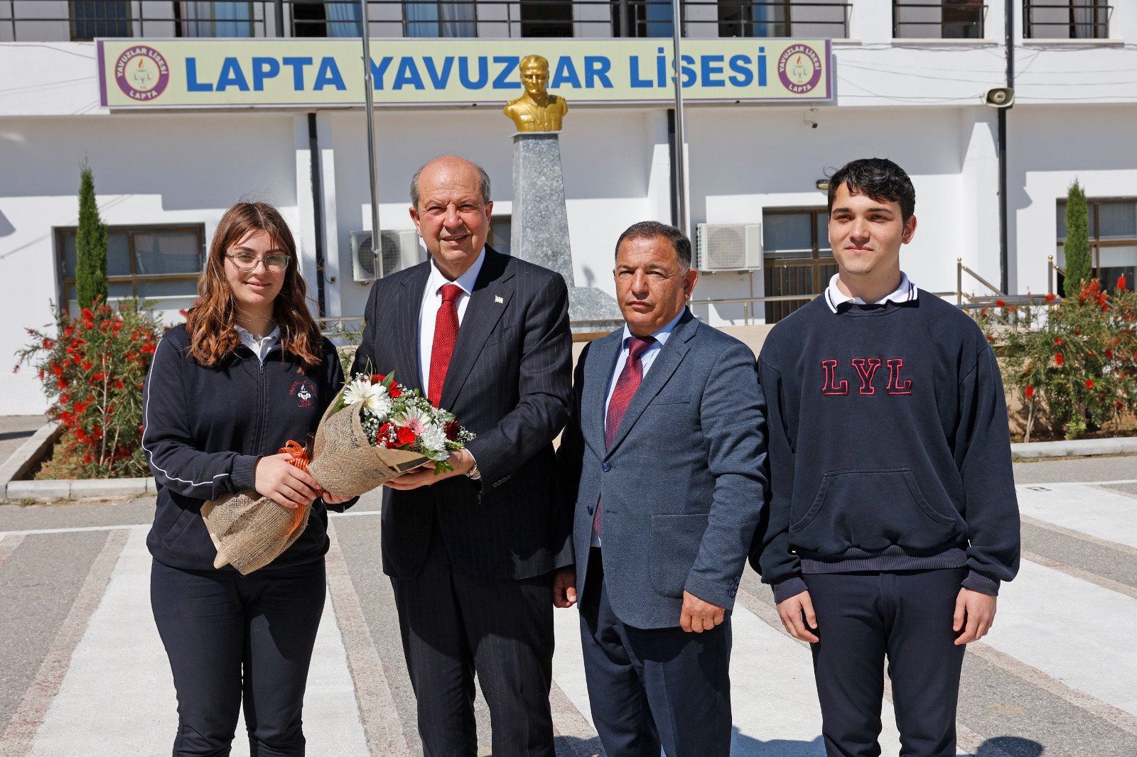 cumhurbaskani-tatar-lapta-yavuzlar-lisesini-ziyaret--5-