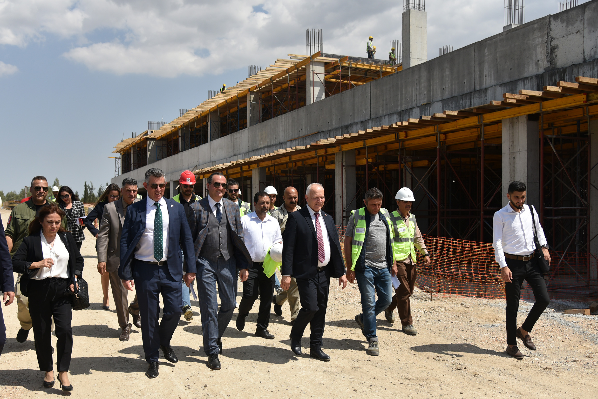 meclis-baskani-tore-yeni-yapilan-cumhuriyet-meclisi-ni-ziyaret-etti-3-so