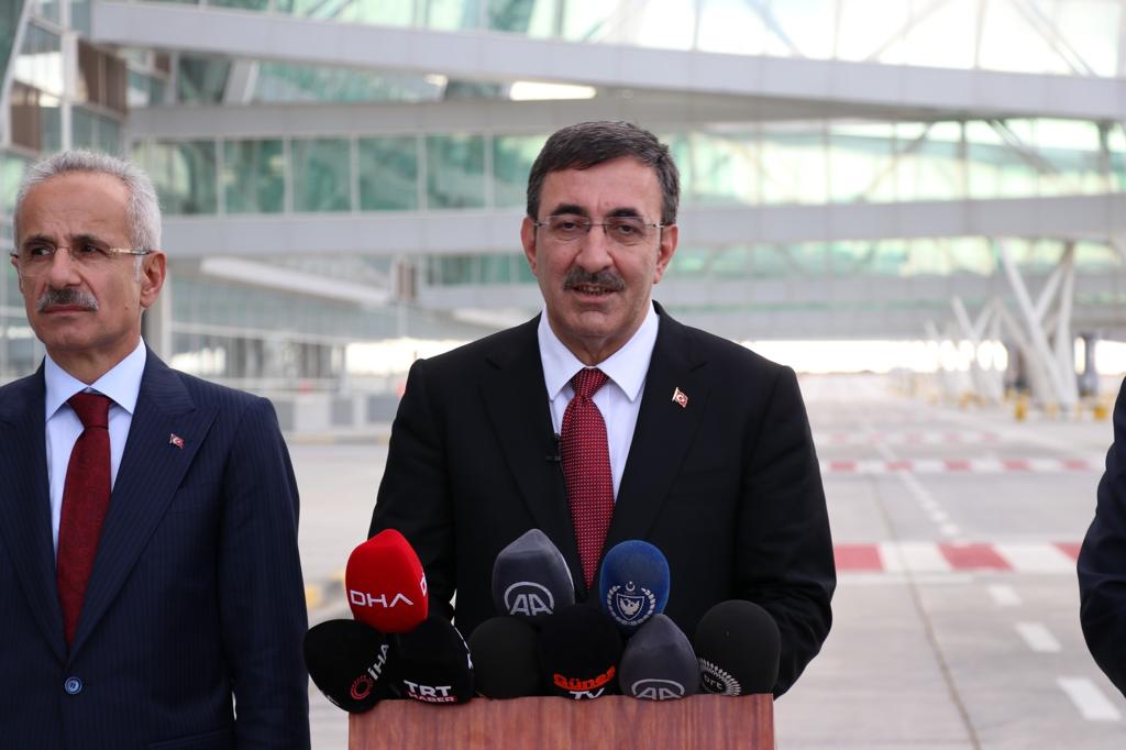 YILMAZ: KIBRIS ADASININ EN BÜYÜK HAVALİMANI EN KISA ZAMANDA KIBRIS TÜRKÜ’NE KAZANDIRILACAK