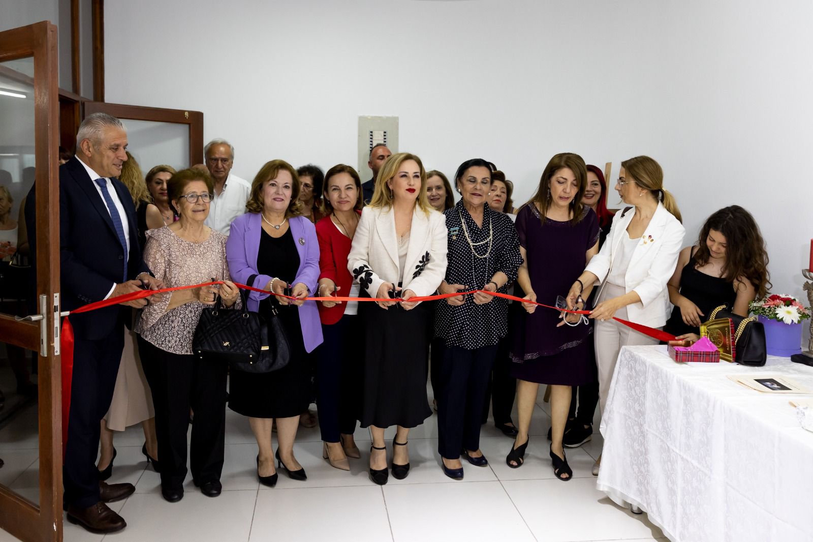 CUMHURBAŞKANI ERSİN TATAR’IN EŞİ SİBEL TATAR, ‘EVRENİN DİLİ’ SERGİSİNİN AÇILIŞINA KATILDI