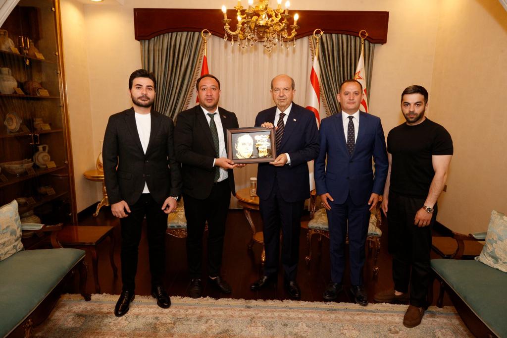 CUMHURBAŞKANI TATAR, AZERBAYCAN-KIBRIS DOSTLUK CEMİYETİ BAŞKAN VE BERABERİNDEKİ HEYETİ KABUL ETTİ