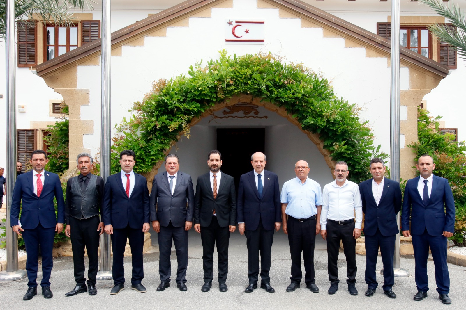 CUMHURBAŞKANI TATAR, ALEVİ KÜLTÜR DERNEĞİ’NİN YENİ YÖNETİMİNİ KABUL ETTİ