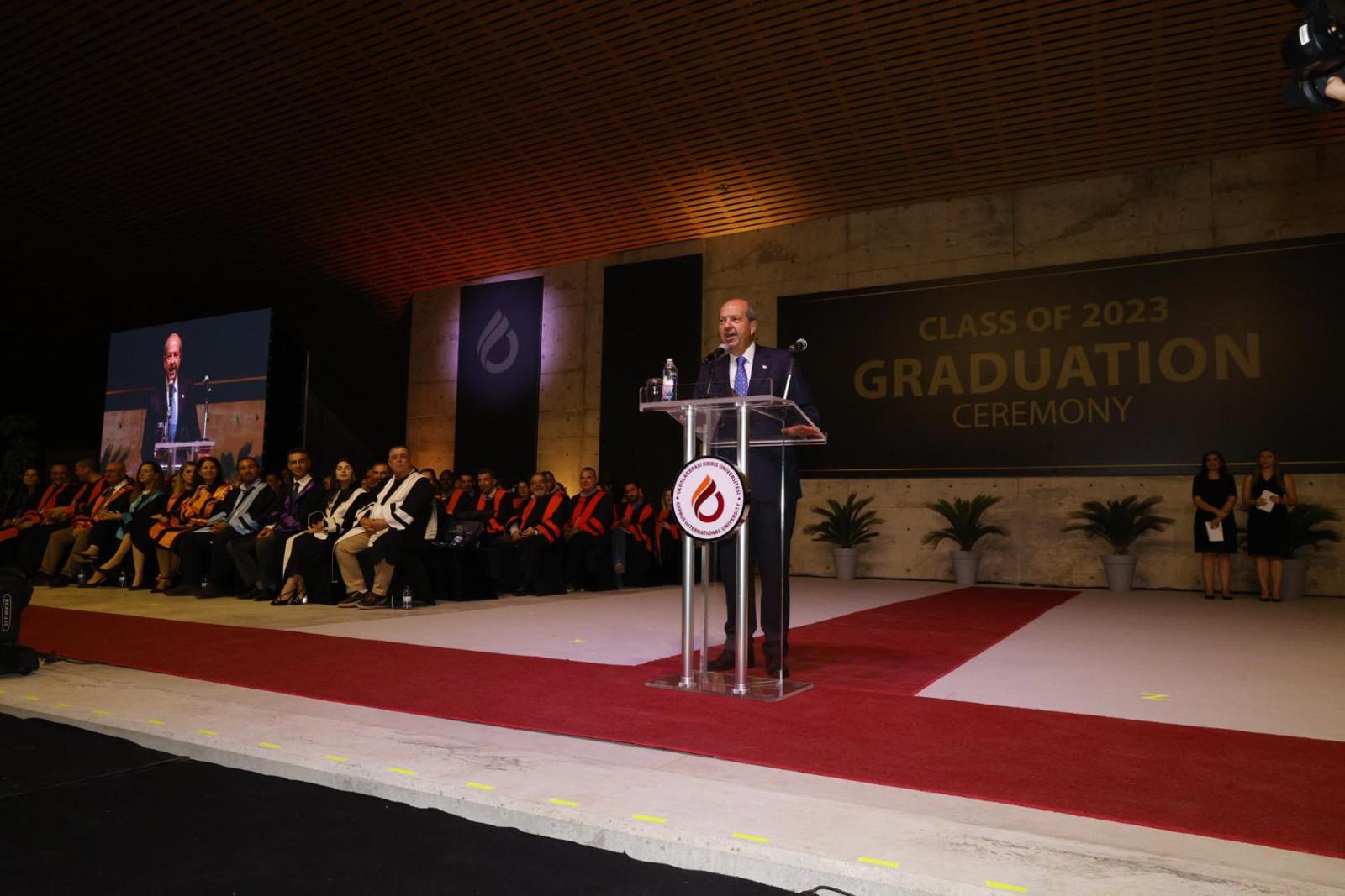 CUMHURBAŞKANI TATAR, UKÜ 2022-2023 AKADEMİK YILI MEZUNİYET TÖRENİNE KATILDI