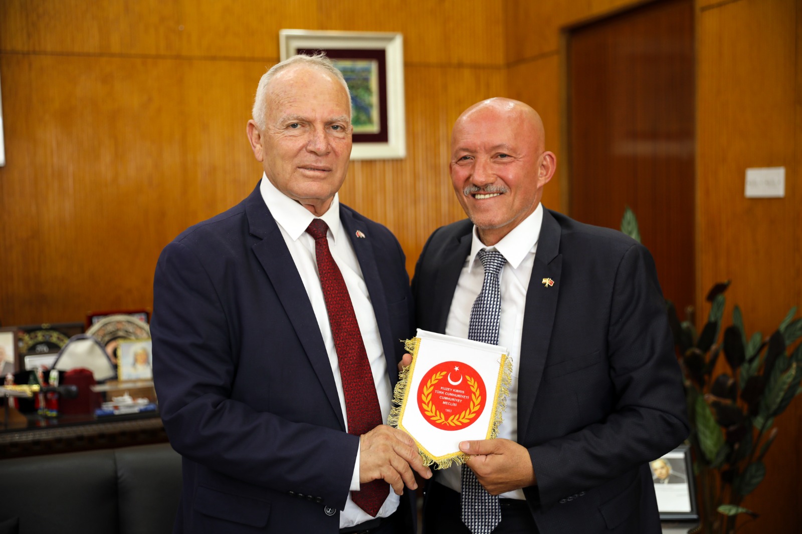 POSTA DAİRESİ MÜDÜRÜ YUSUF ÖRS, MECLİSİ BAŞKANI ZORLU TÖRE’YE VEDA ZİYARETİ GERÇEKLEŞTİRDİ