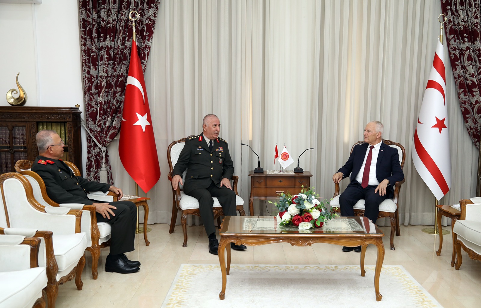 TÖRE, GÖREV SÜRESİ SONA EREN KOMUTANLARI KABUL ETTİ