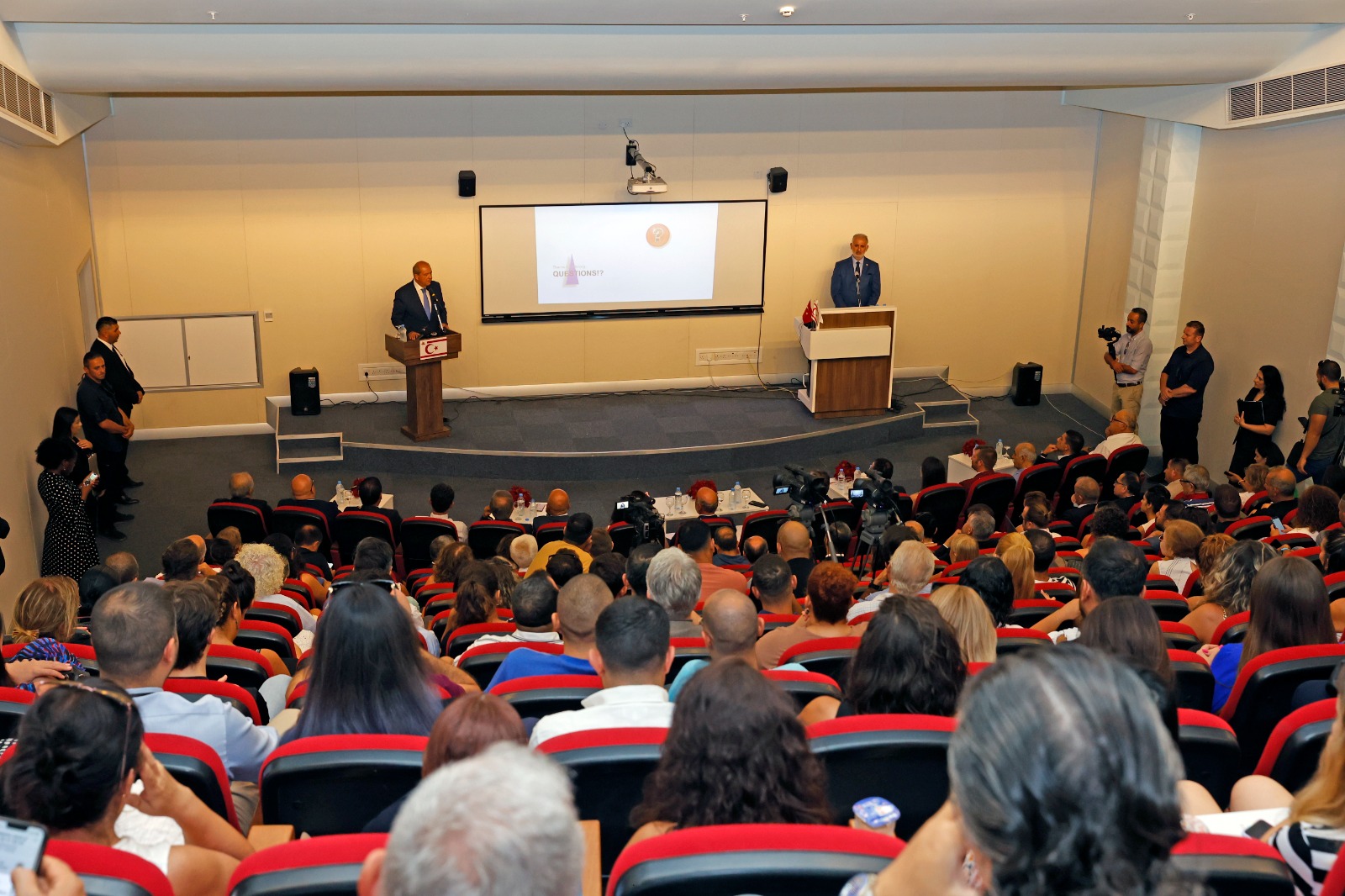 CUMHURBAŞKANI TATAR, “PROFESÖR DUX” İSİMLİ YAPAY ZEKA TANITIMINA KATILDI