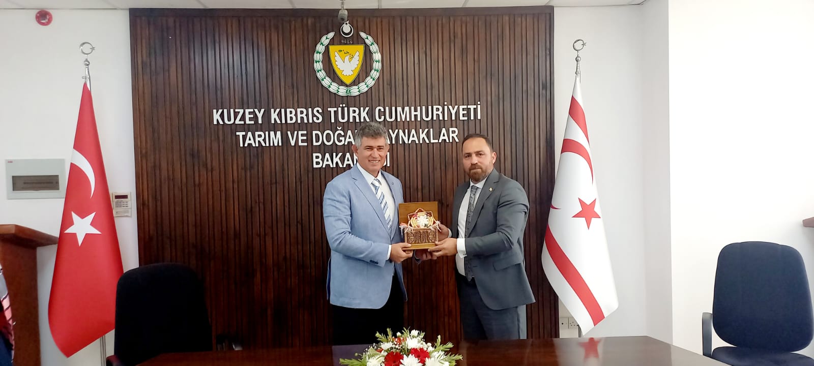 BAKAN ÇAVUŞ, BÜYÜKELÇİ FEYZİOĞLU İLE BİR ARAYA GELDİ
