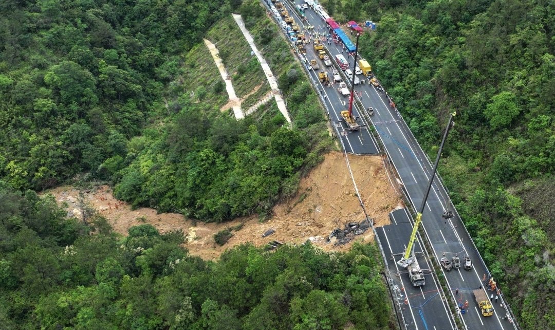 Çin’de otoyol çöktü: En az 48 kişi öldü, 30 yaralı