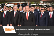 Atatürk Anıtı önünde tören