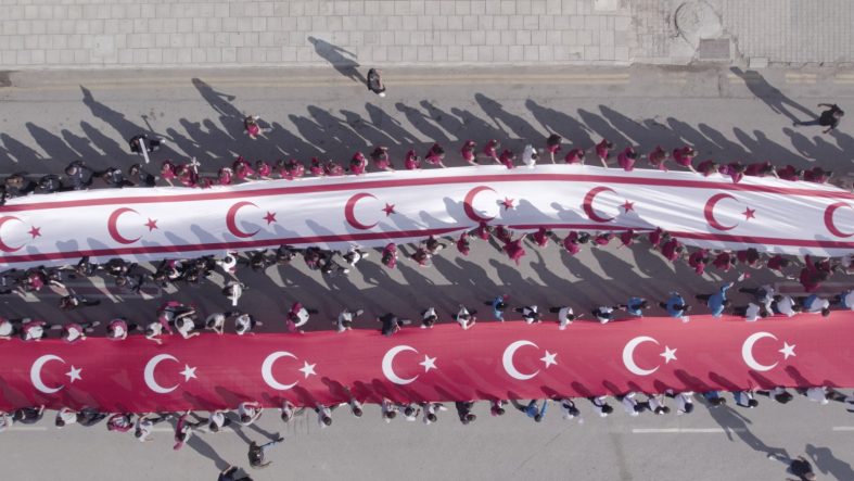 Cumhuriyet Korteji düzenlendi…100’er metrelik KKTC ve TC bayrakları taşındı