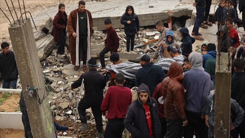 Gazze’de şiddetli yağış nedeniyle hasarlı yapılar çöktü, 3 Filistinli daha hayatını kaybetti