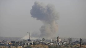 İsrail ordusu, Gazze’nin güneyini topçu ve helikopter ateşiyle vurdu