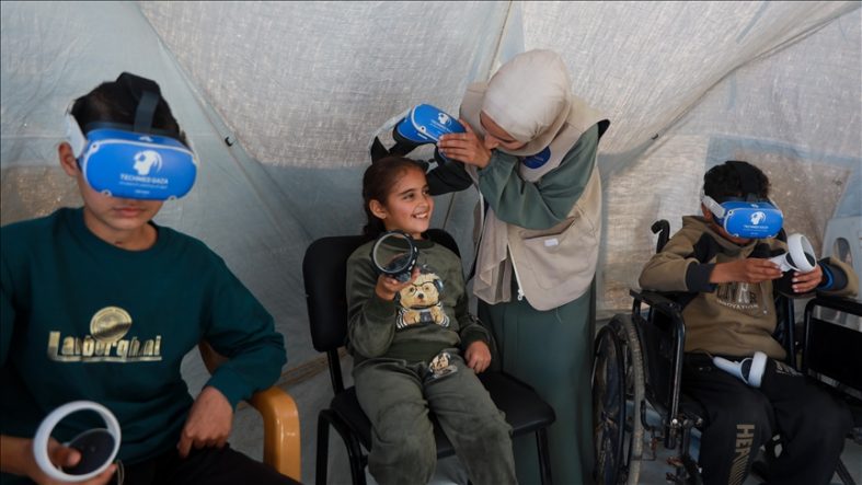 Gazze’de savaş travması yaşayan çocuklar sanal gerçeklikle rehabilite ediliyor