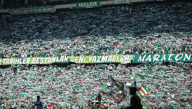 Timsah Arena’da yer kalmadı! Bursa’da kombine çılgınlığı